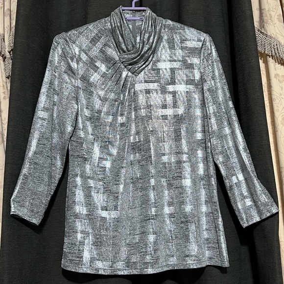 NWOT. CALVIN KLEIN TOP - Picture 1 of 4